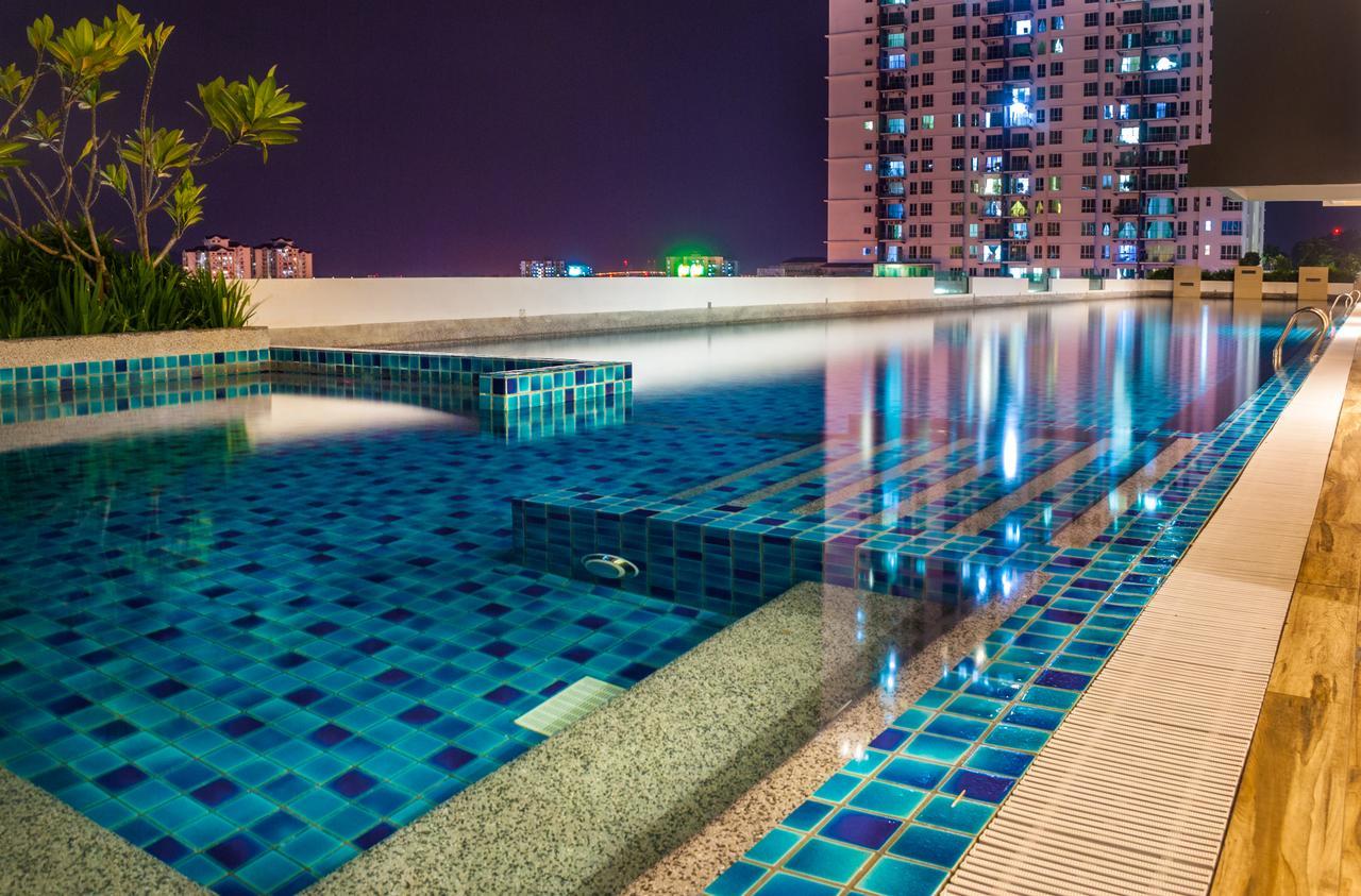 Lazy Traveler'S Suite By D Imperio Homestay George Town Exterior foto